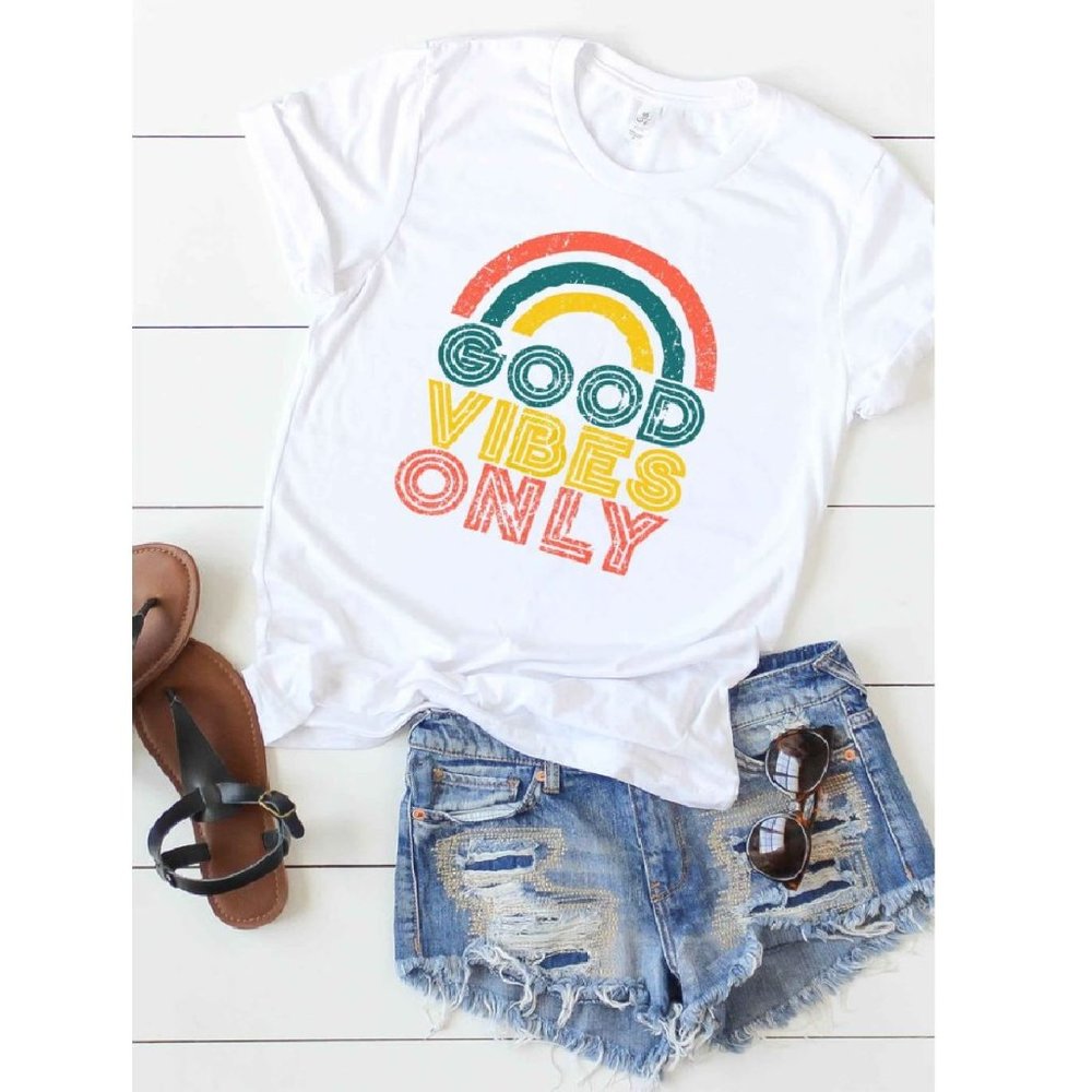 NWT "Good Vibes Only" Rainbow Graphic Women's Tee - Picture 1 of 3